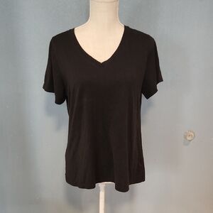 Time and Tru Black V-neck High-low Hem Relaxed Fit Basic Tee Shirt Top